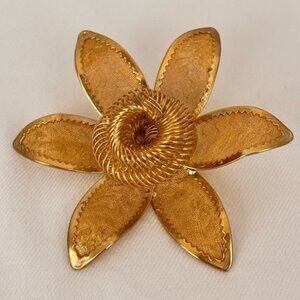 Elegant Gold Floral Brooch